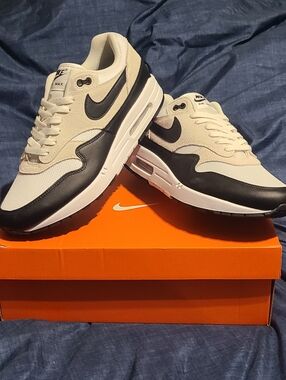 Nike Air Max 1 Essential "FZ5808-101" New In Replacement Box! Men 10/Women 11.5